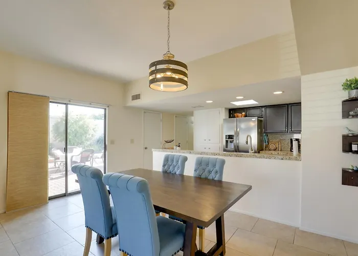 Ferienhaus Sunny Townhome W/ Patio & Mountain Views!