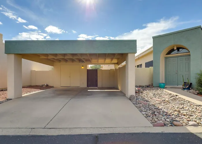 Ferienhaus Sunny Townhome W/ Patio & Mountain Views!