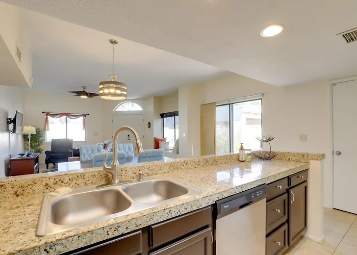 Ferienhaus Sunny Townhome W/ Patio & Mountain Views!
