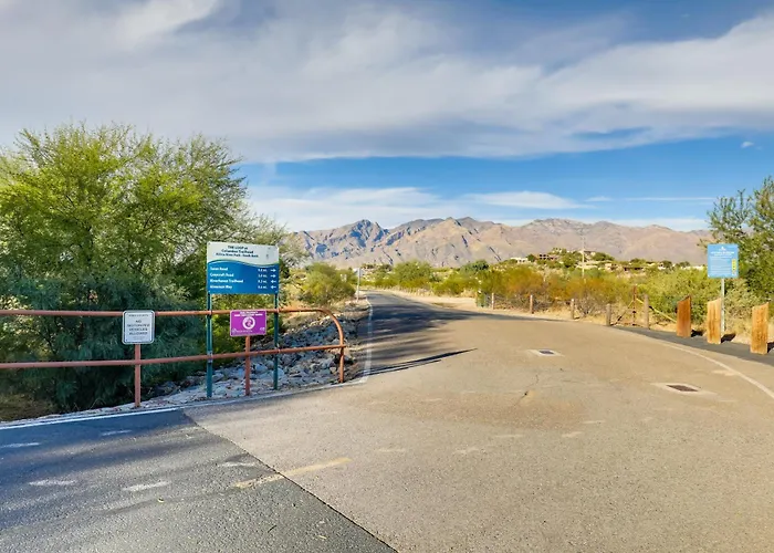 Sunny Townhome W/ Patio & Mountain Views! Tucson