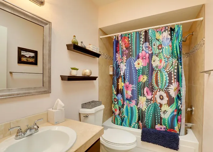 Ferienhaus Sunny Townhome W/ Patio & Mountain Views!