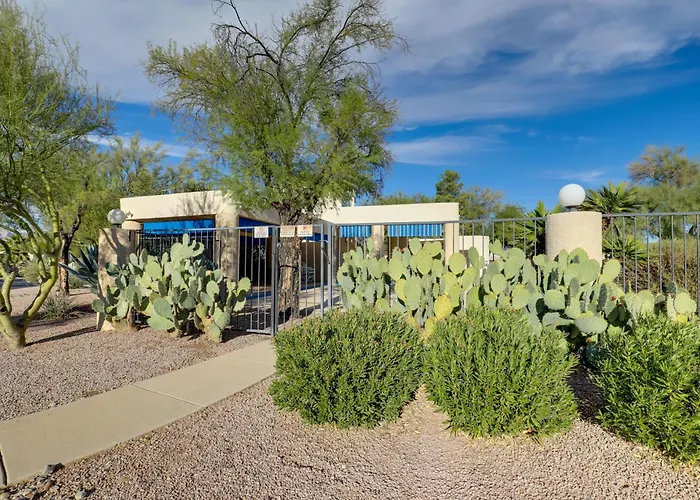 Sunny Townhome W/ Patio & Mountain Views! Tucson