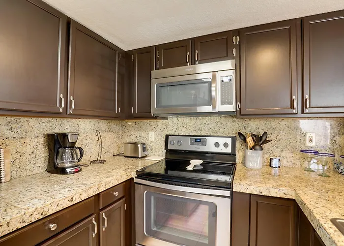 Ferienhaus Sunny Townhome W/ Patio & Mountain Views!