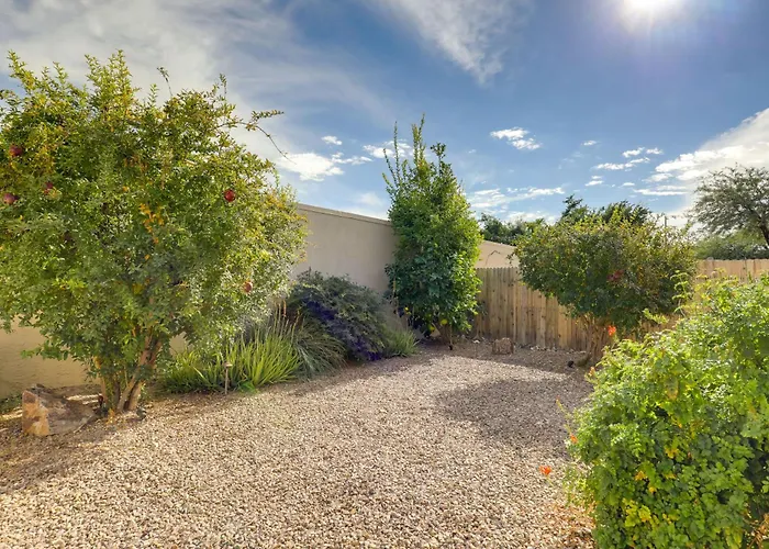 Sunny Townhome W/ Patio & Mountain Views! Ferienhaus Tucson